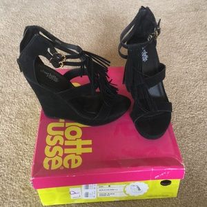 Black fringe wedges